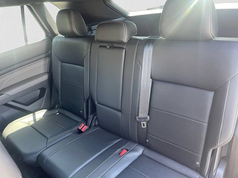 Certified 2023 Volkswagen Atlas Cross Sport SE w/ Panoramic Sunroof Package FWD image 13