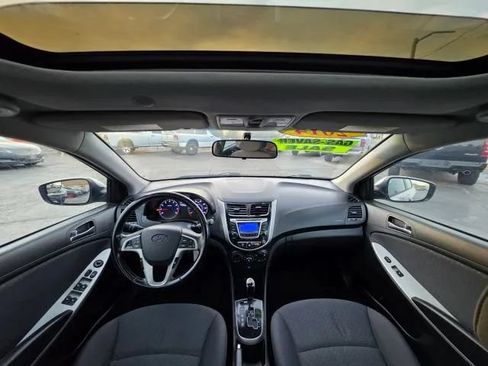 Used 2014 Hyundai Accent SE w/ Option Group 3 FWD image 2