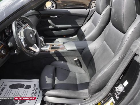 Used 2011 BMW Z4 sDrive35i image 17