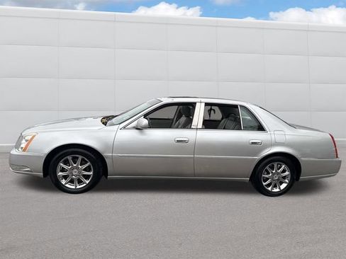 Used 2010 Cadillac DTS Luxury image 2