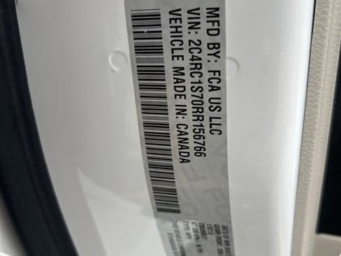 Used 2024 Chrysler Pacifica Limited FWD image 10