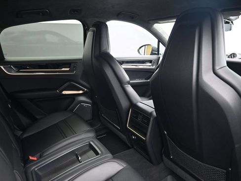 Used 2024 Porsche Cayenne Turbo GT AWD/4WD image 7