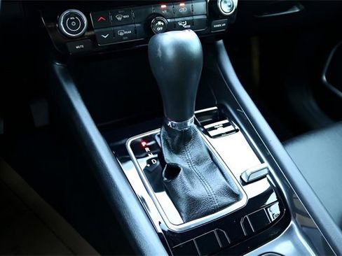 Used 2024 Jeep Compass Latitude image 24