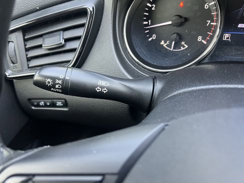 Used 2019 Nissan Rogue SV FWD image 10