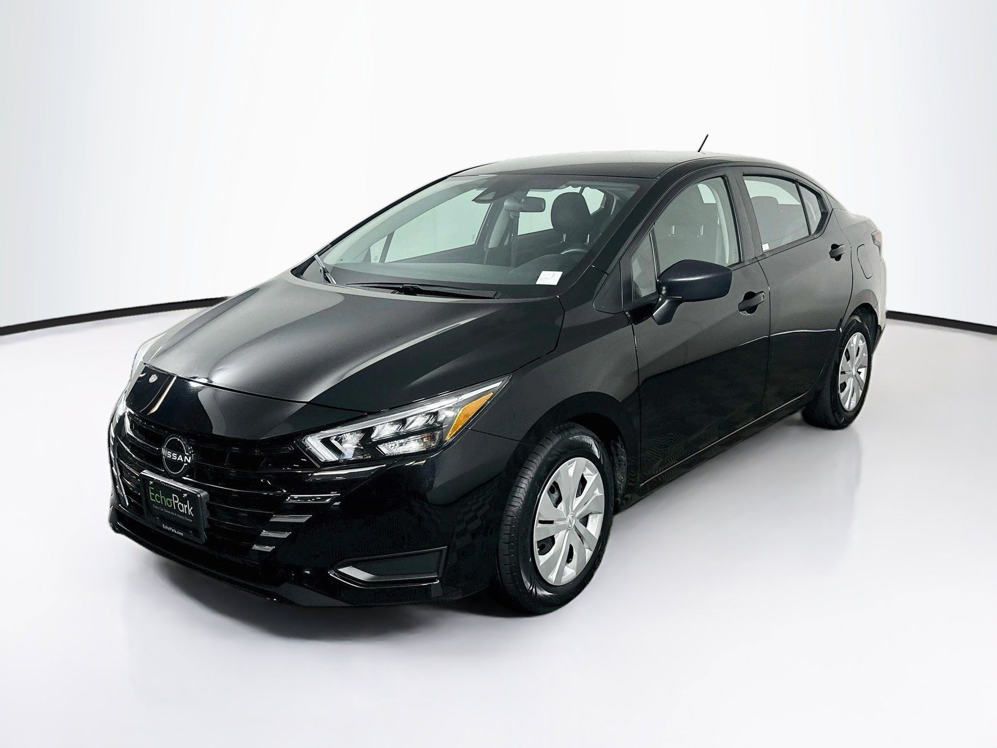 Used 2025 Nissan Versa S FWD image 3