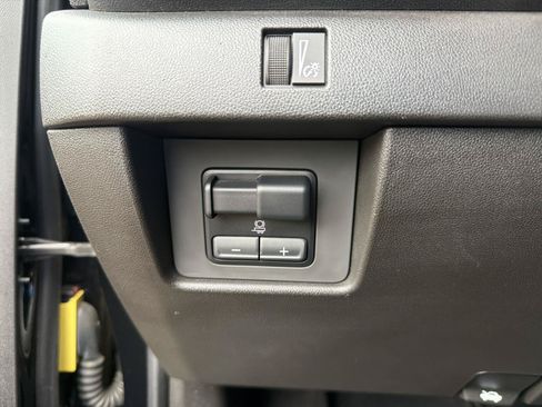 Used 2024 Chevrolet Colorado Trail Boss w/ Technology Package AWD/4WD image 16