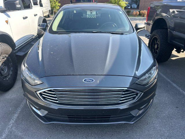 Used 2018 Ford Fusion SE w/ Equipment Group 201A FWD image 2