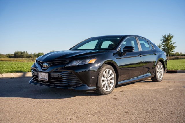 Used 2018 Toyota Camry LE FWD image 3