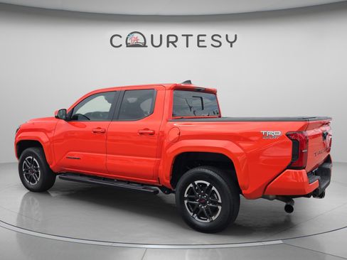 Used 2024 Toyota Tacoma TRD Sport w/ TRD Sport Upgrade Package image 3
