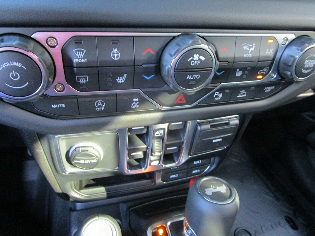 New 2026 Jeep Wrangler Unlimited Sahara w/ Whitecap Package AWD/4WD image 36