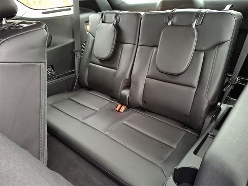 Used 2022 Ford Explorer XLT w/ Equipment Group 202A image 14