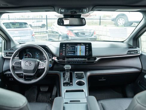 Used 2023 Toyota Sienna XSE FWD image 20