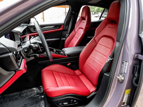 Used 2024 Porsche Panamera RWD image 32