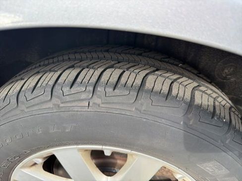 Used 2014 Chrysler Town & Country Touring image 7