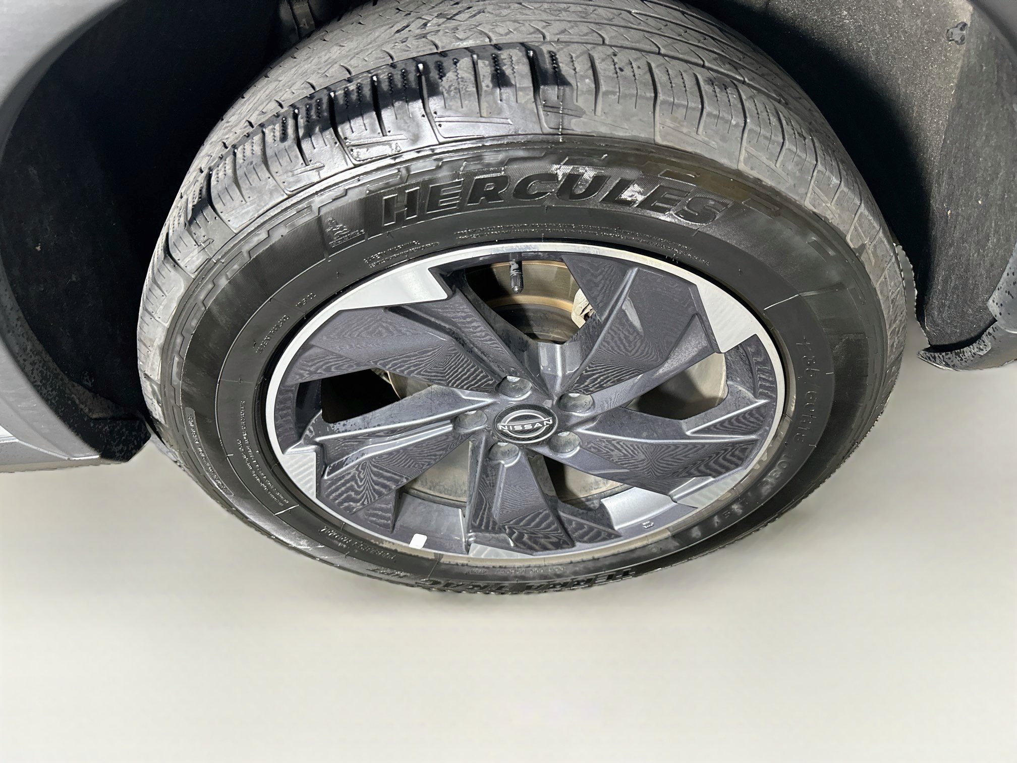 Used 2025 Nissan Rogue SV FWD image 11