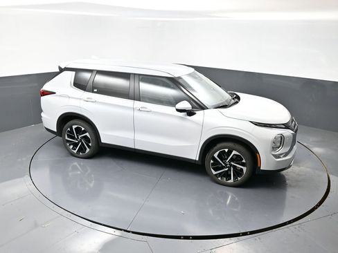 Used 2024 Mitsubishi Outlander SE image 43