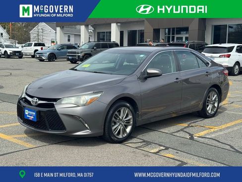 Used 2017 Toyota Camry SE FWD image 1