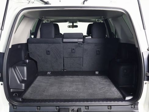 Used 2011 Toyota 4Runner SR5 w/ Convenience Pkg image 14