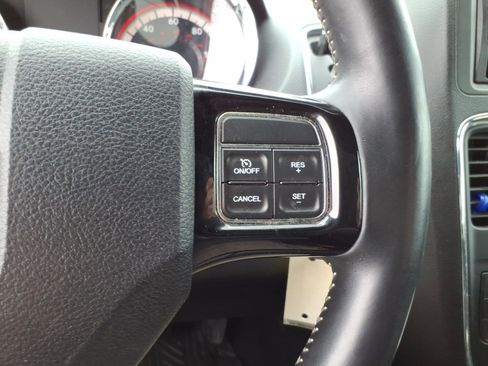 Used 2015 Dodge Grand Caravan SE image 23