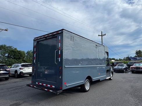 Used 2021 Ford Transit 350 DRW RWD image 9