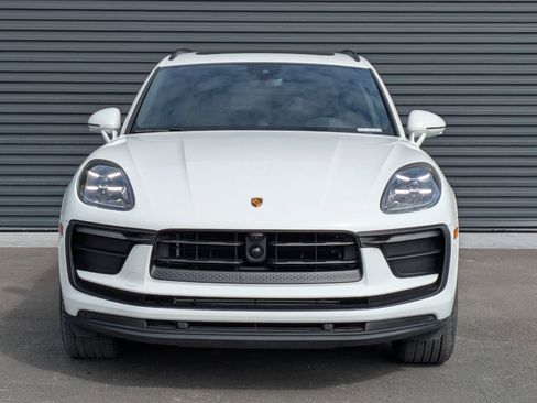 Certified 2025 Porsche Macan image 7