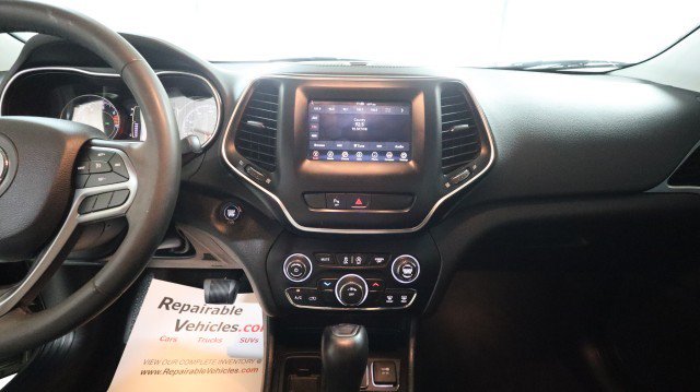 Used 2020 Jeep Cherokee Latitude Plus FWD image 12
