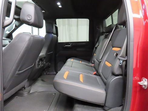 Used 2025 GMC Sierra 2500 AT4 w/ Technology Package AWD/4WD image 17