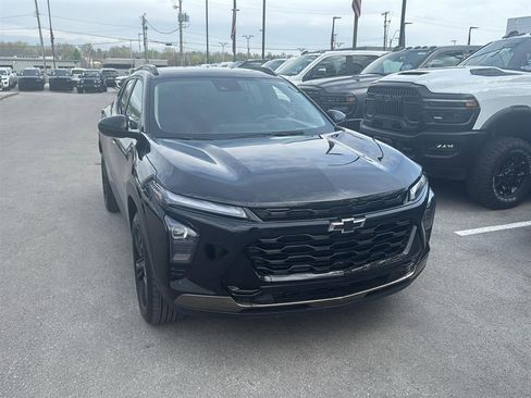 Used 2025 Chevrolet Trax ACTIV w/ Driver Confidence Package image 3