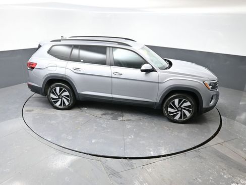 Used 2025 Volkswagen Atlas SE image 45