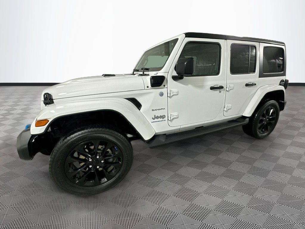 Used 2023 Jeep Wrangler Unlimited Sahara w/ Cold Weather Group AWD/4WD image 4