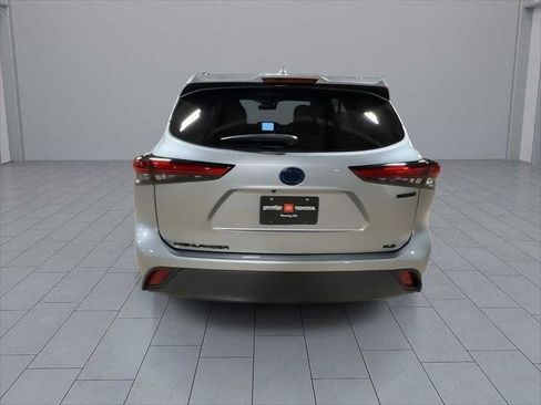 Certified 2021 Toyota Highlander XLE image 7