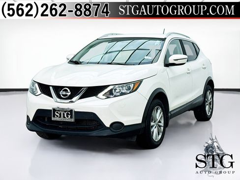 Used 2017 Nissan Rogue Sport SV image 1