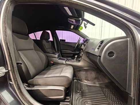 Used 2018 Dodge Charger SXT RWD image 21
