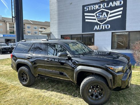 Used 2025 Toyota 4Runner SR5 image 2