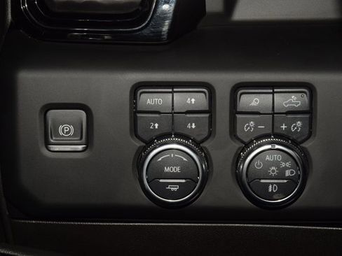 Used 2024 GMC Sierra 2500 AT4 w/ AT4 Premium Plus Package image 39