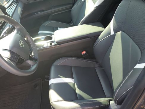 Used 2025 Toyota Camry SE w/ Convenience Package FWD image 17