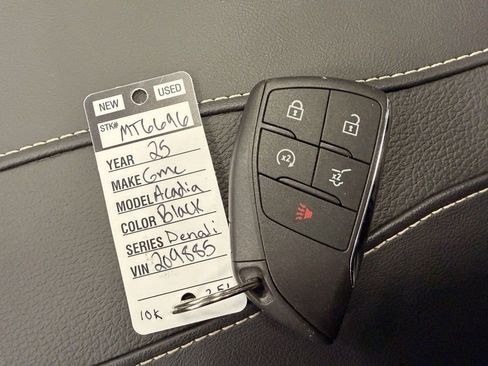 Used 2025 GMC Acadia Denali w/ Super Cruise Package image 44