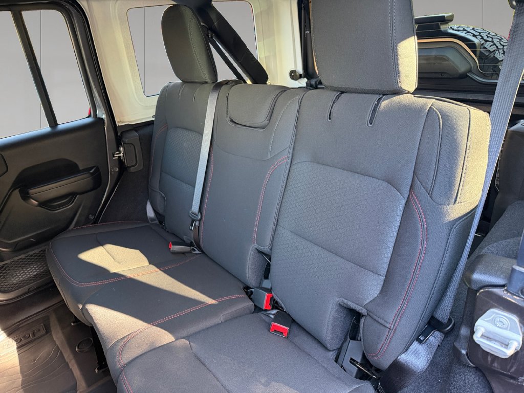 Used 2021 Jeep Wrangler Unlimited Rubicon w/ Cold Weather Group AWD/4WD image 17