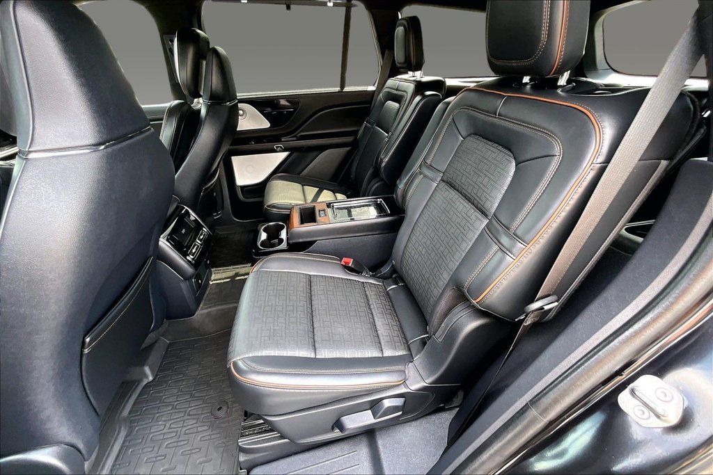 Used 2025 Lincoln Aviator Black Label AWD/4WD image 15
