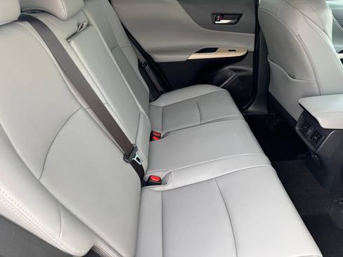 Used 2023 Toyota Venza XLE image 12