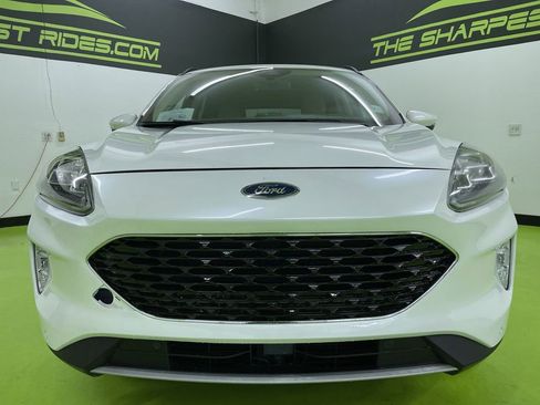 Used 2020 Ford Escape Titanium image 3