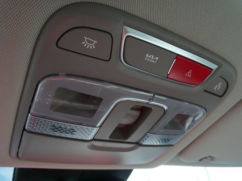 Used 2025 Kia Telluride EX w/ EX Captain's Chair Package image 30