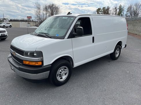 Used 2024 Chevrolet Express 2500 w/ Driver Convenience Package image 5