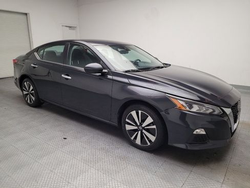 Used 2022 Nissan Altima 2.5 SV FWD image 11