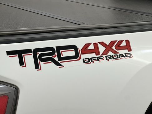 Used 2022 Toyota Tacoma TRD Off-Road w/ TRD Premium Off Road Package AWD/4WD image 29
