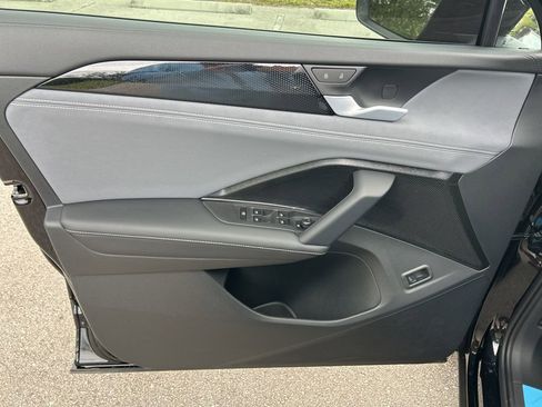 New 2026 Volkswagen Tiguan SE FWD image 17