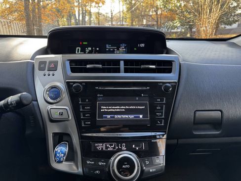 Used 2015 Toyota Prius V Five image 19