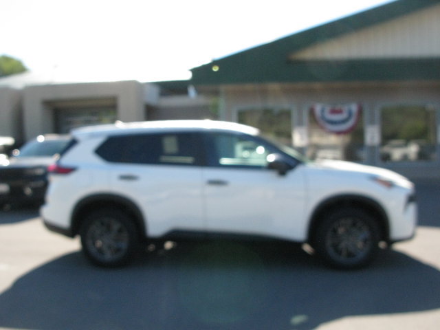 Used 2024 Nissan Rogue S FWD image 3