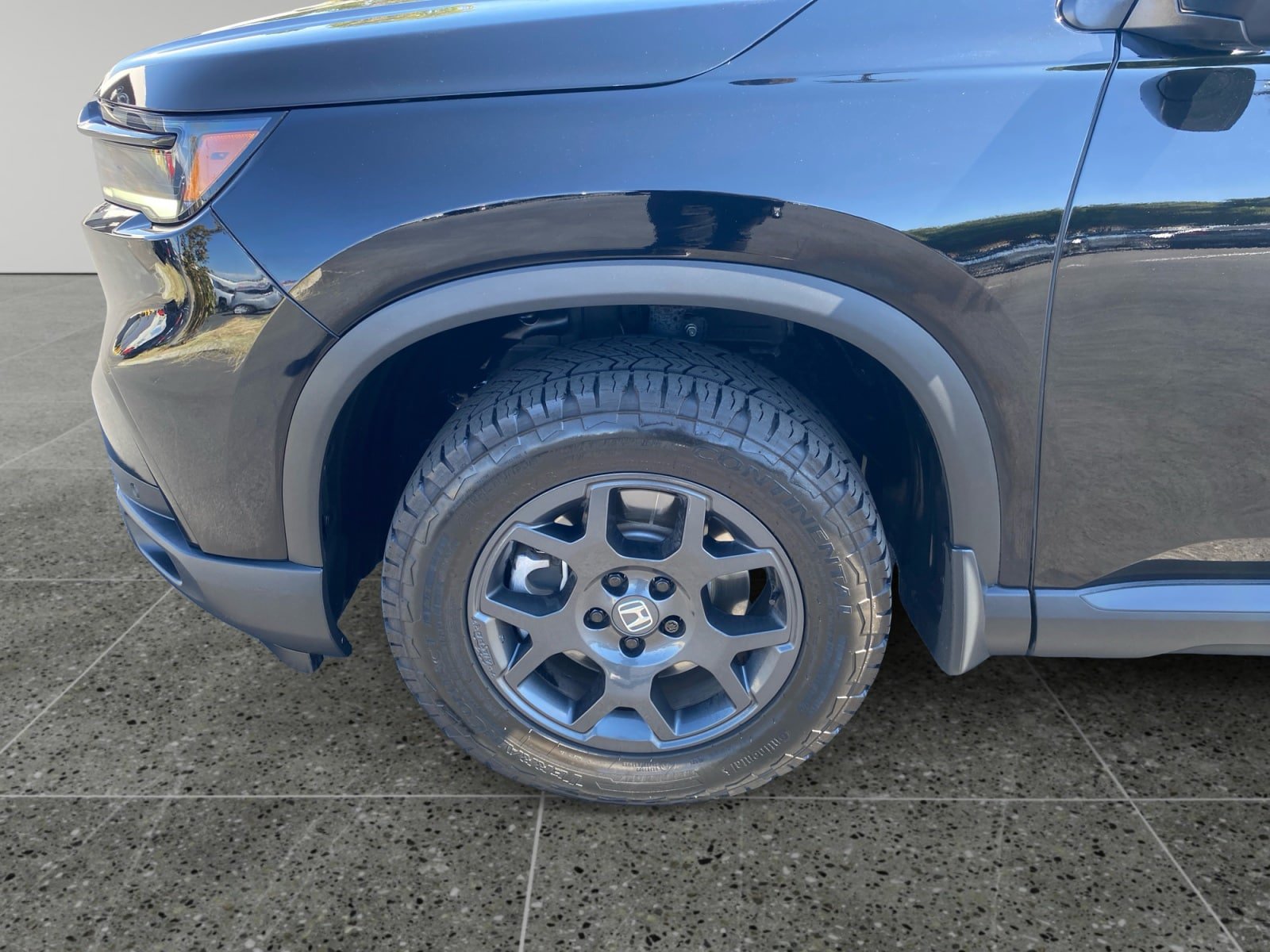 Used 2025 Honda Pilot TrailSport image 14