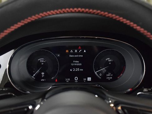 Certified 2022 Bentley Bentayga image 31